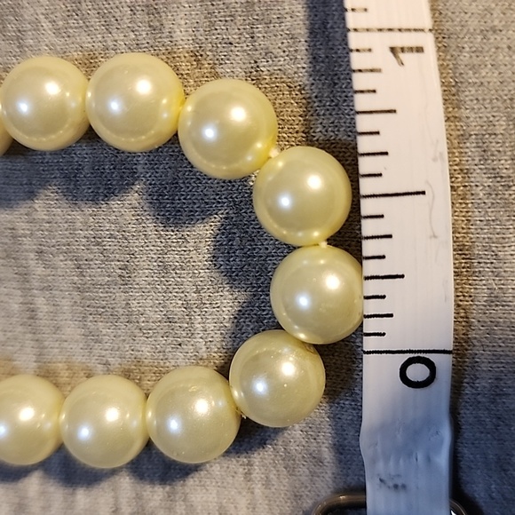 1928 Simulated Pearl Strand Necklace - Picture 2 of 10